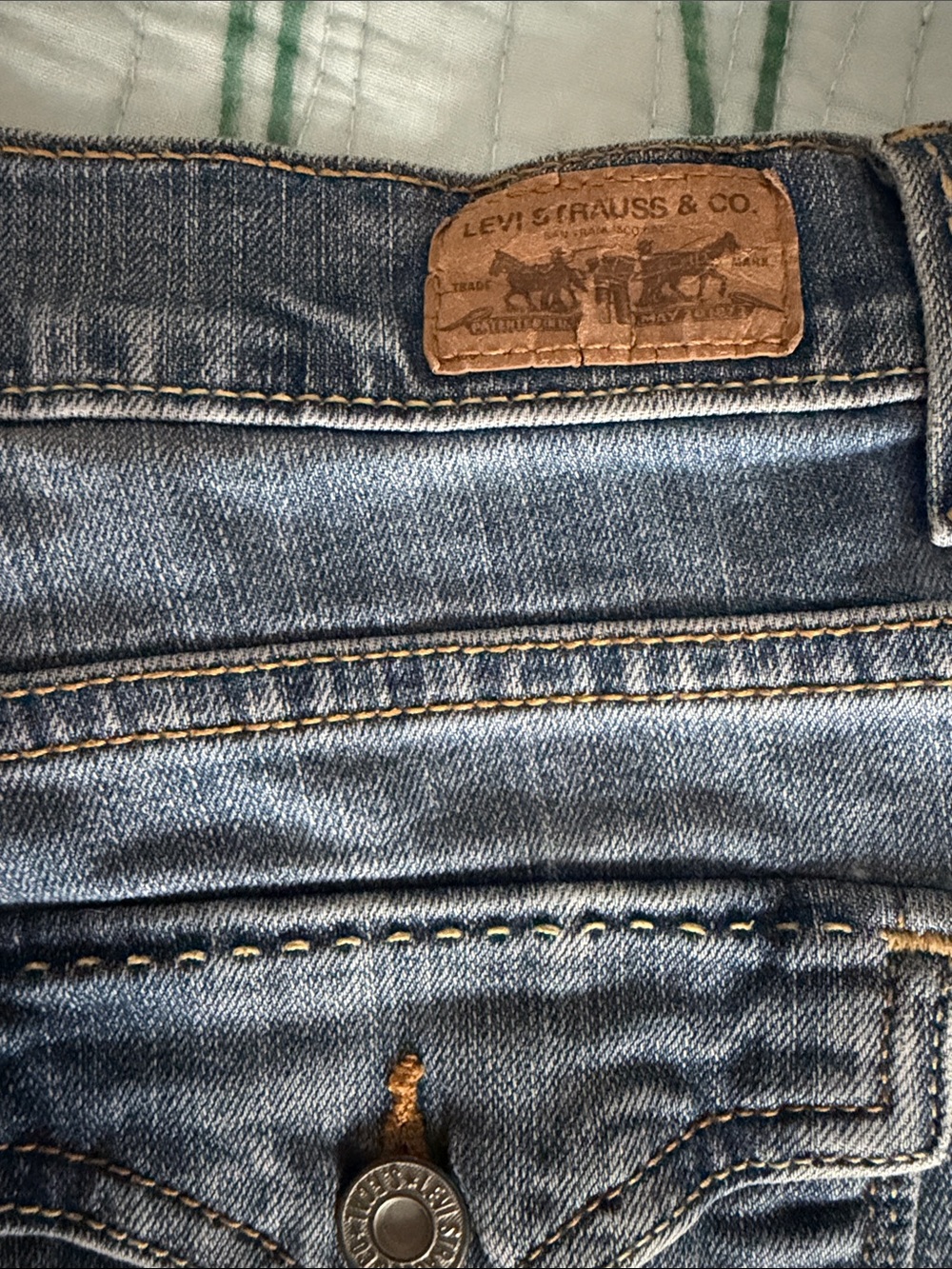 Levi's Light Blue Denim 512 “perfectly slimming”Shorts - Picture 6 of 8